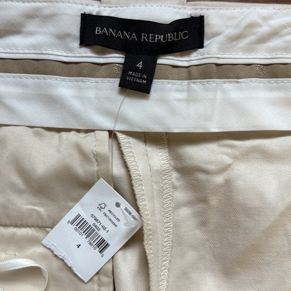 Banana Republic High-Rise Refined Pleated Shorts - Picture 4 of 5
